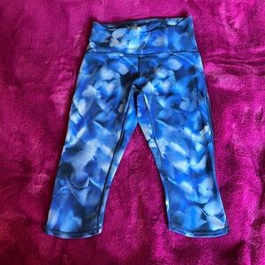 Lululemon Blue & White Patterned Capri Style Leggings